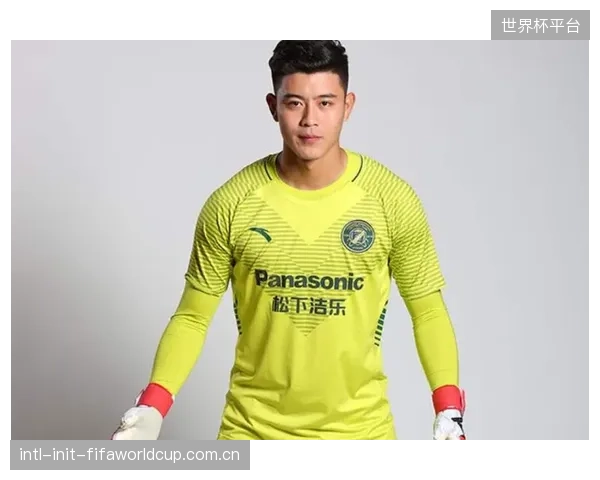 贝尔哈特坚持高位压迫战术，但后防线身后空档成隐忧，临场攻守平衡调整将决定东道主上限。